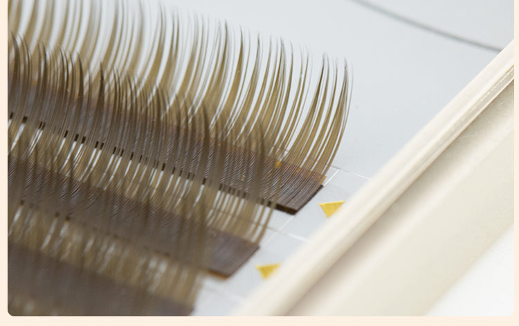 Brown planted false eyelashes