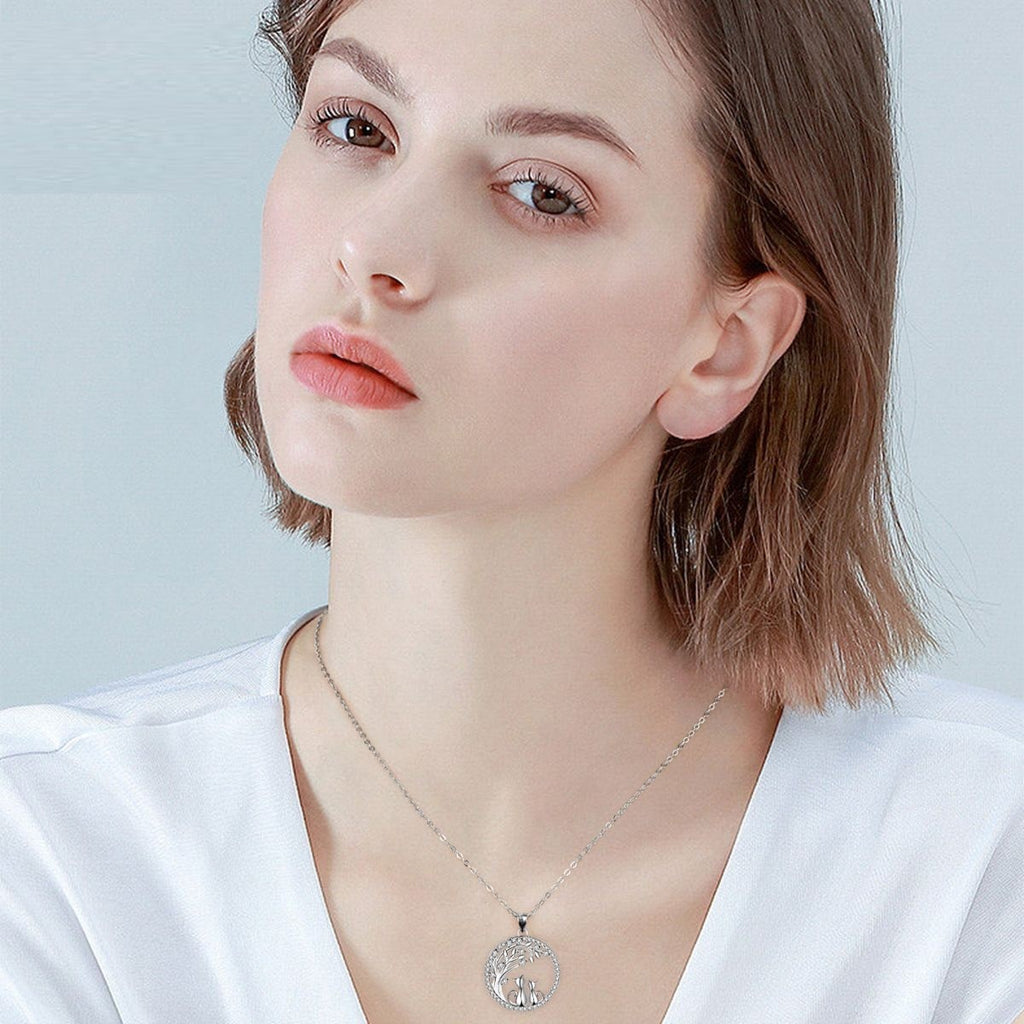 Cat Necklace Under The Shade Of European And American Trees