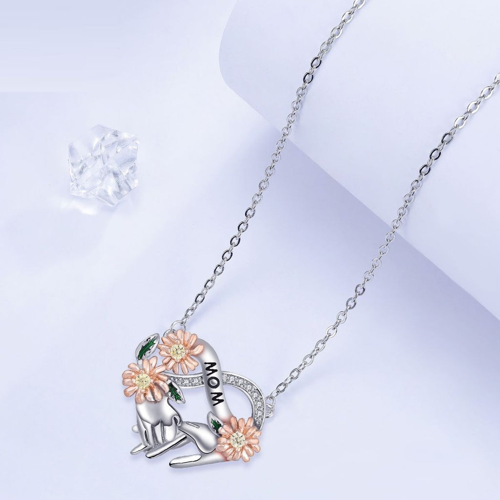 Fashion European And American Style Heart-shaped Chrysanthemum Necklace With Tight Hands